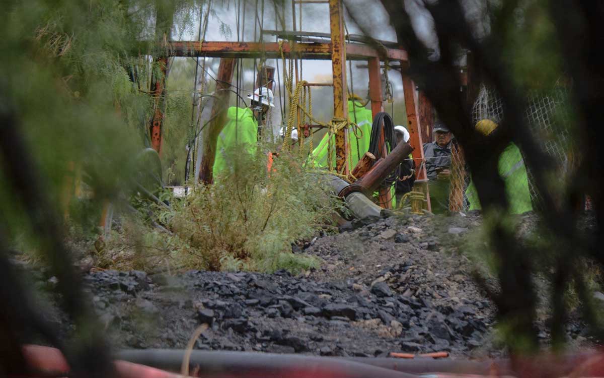 Rescate de mineros: Construirán muro para impedir paso de agua a pozos de ‘El Pinabete’