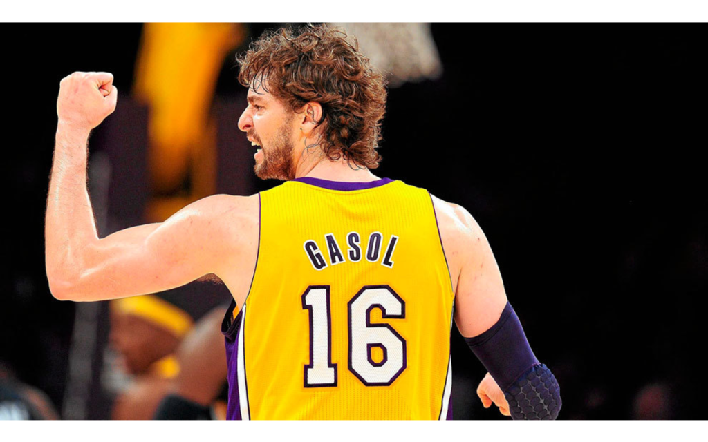 Retiran Lakers el número 16 del español Pau Gasol | Video