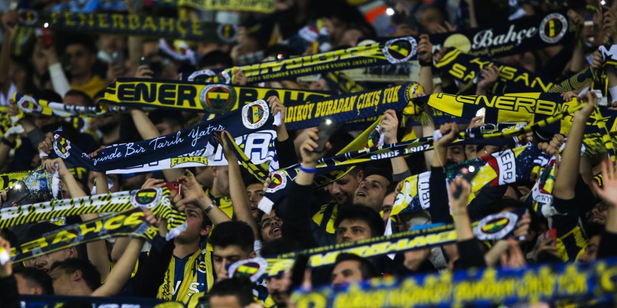 Sancionan al Fenerbahçe por gritos a favor de Putin