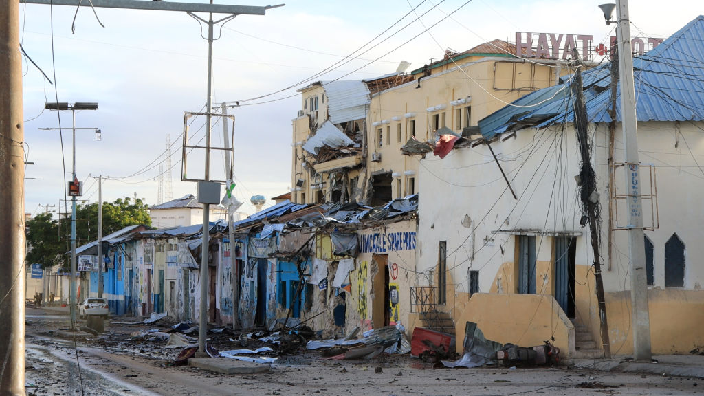 Sangriento ataque en un hotel: explosiones y disparos dejan 20 muertos  en Somalia