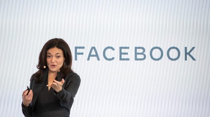 Sheryl Sandberg renunció oficialmente como directora de operaciones de Meta el 1 de agosto, muestra la presentación