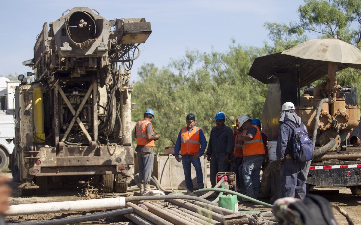 Sobrevivientes al colapso del pozo en Coahuila no fueron rescatados… los expulsó el agua