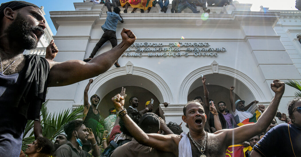 Sri Lanka ataca a organizadores de protestas que derrocaron al presidente