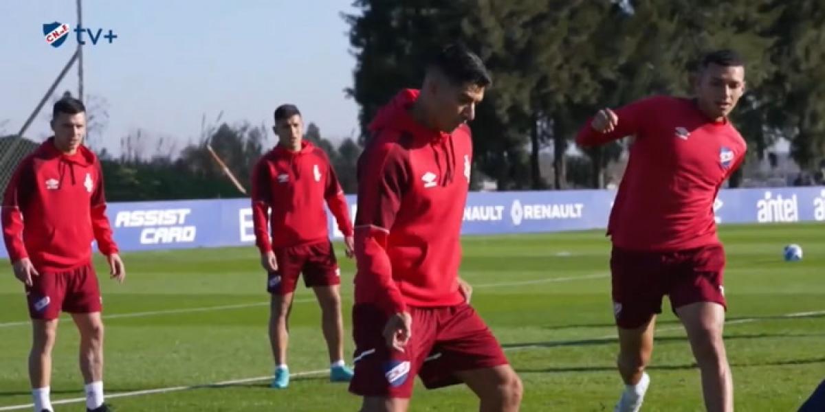 Suárez entrena con Nacional a la espera de saber si debutará