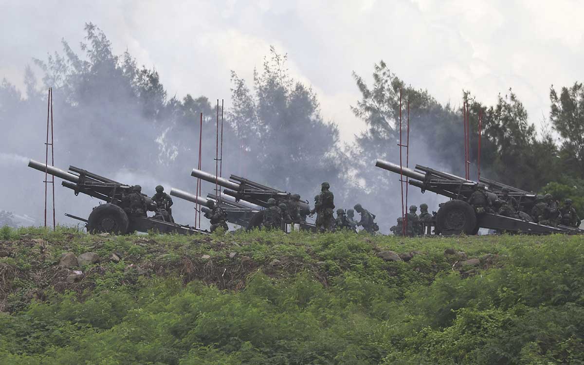 Taiwán realiza un simulacro de artillería con fuego real en medio de las maniobras de China
