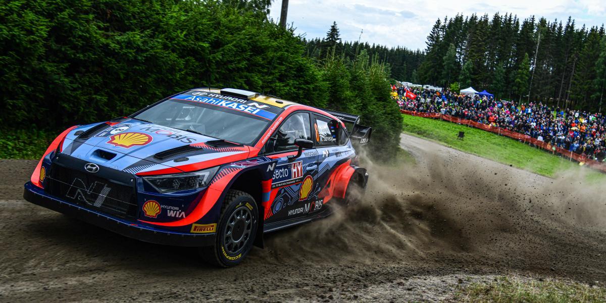 Tänak lidera el Rally de Finlandia y Rovanpera marcha cuarto a 20 segundos