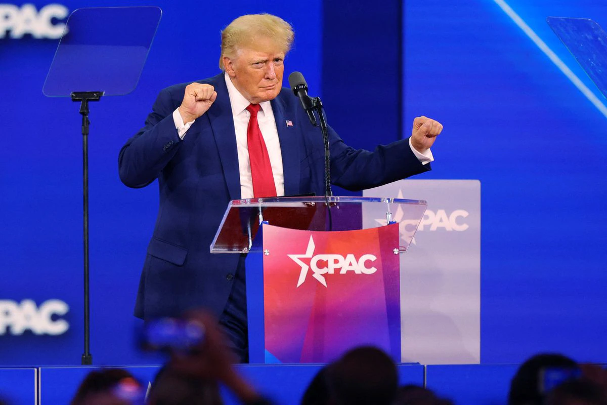 Trump reina en el ‘magaverso’ conservador con un discurso extremista