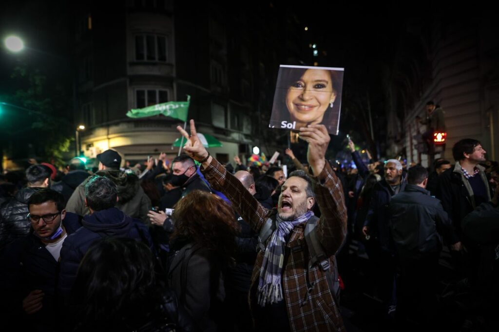 Una acampada respalda a Cristina Kirchner en Recoleta, el barrio más antiperonista de Buenos Aires