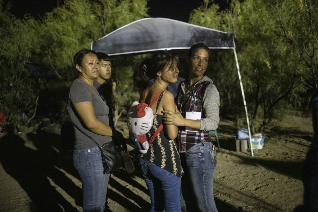 Una noche de angustia a las puertas del pozo de Coahuila: ni rastro de los 10 mineros atrapados