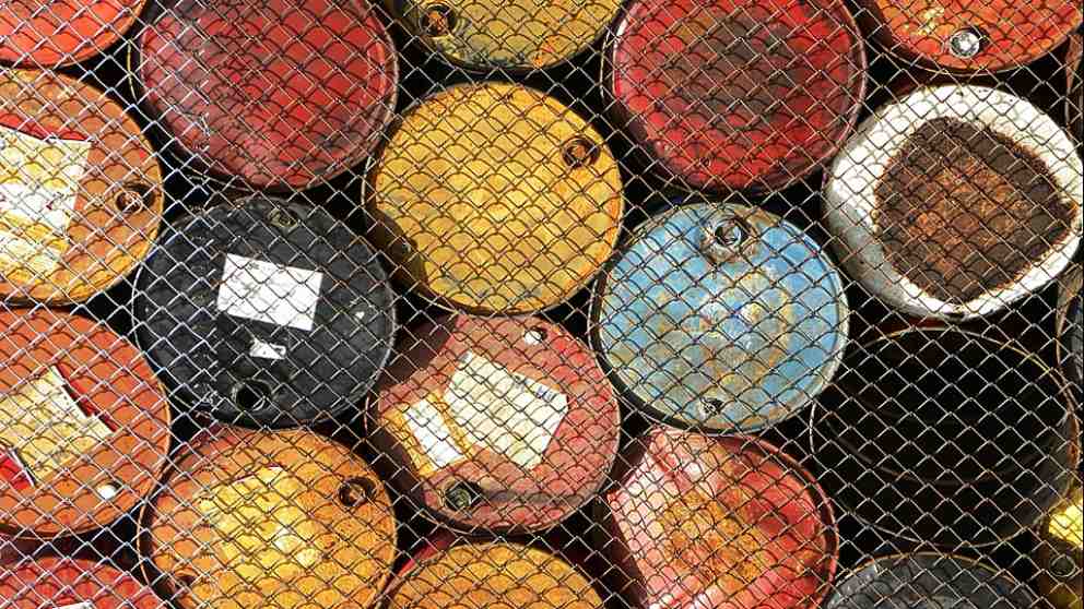 ¿Cuántos barriles de crudo obtienen los principales países productores de petróleo?