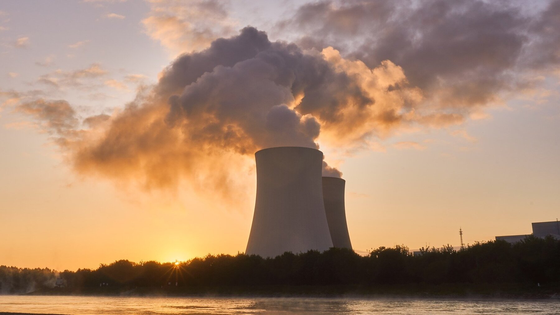 ¿Nos tenemos que preocupar por el humo que sale de las centrales nucleares?