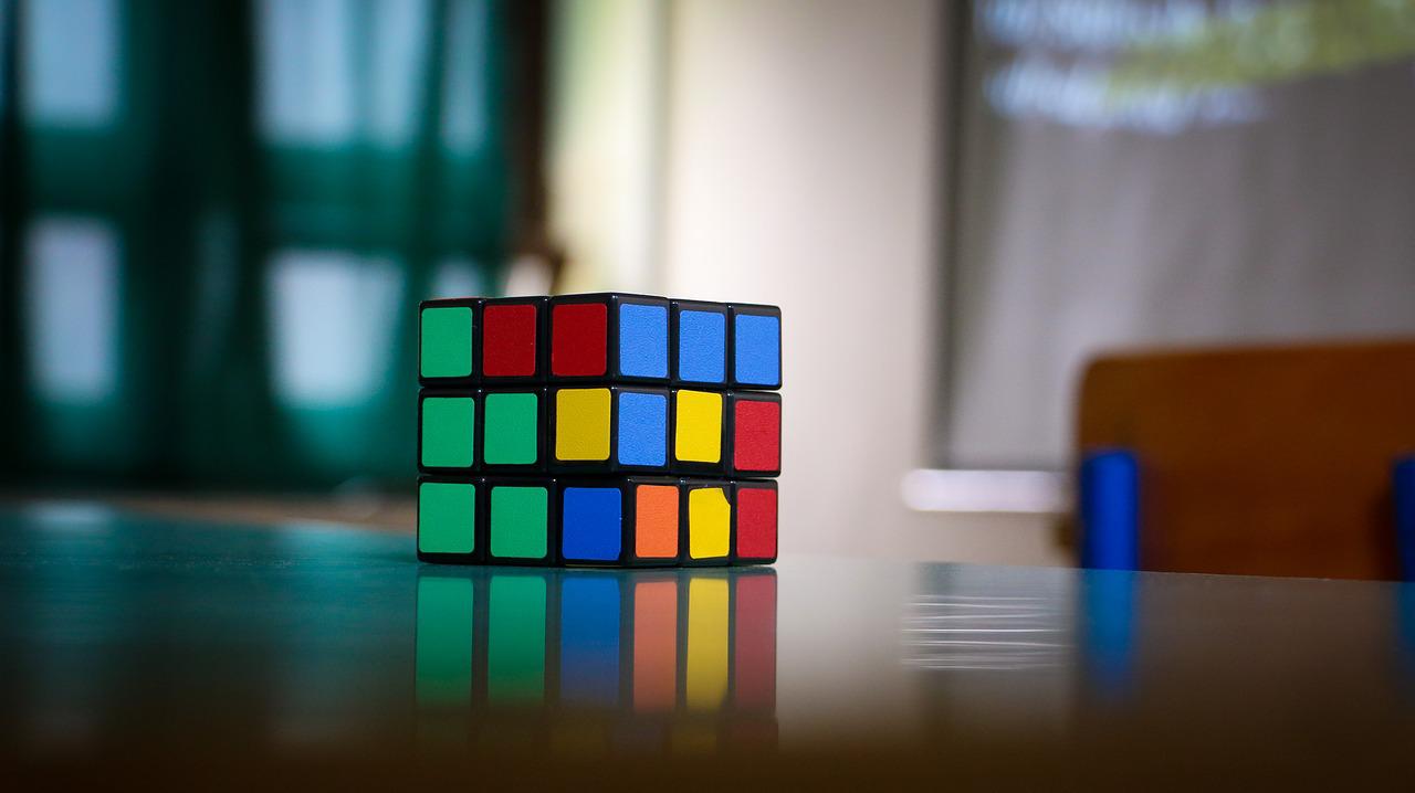 ¿Nunca has resuelto el cubo de Rubik? Te contamos el truco definitivo