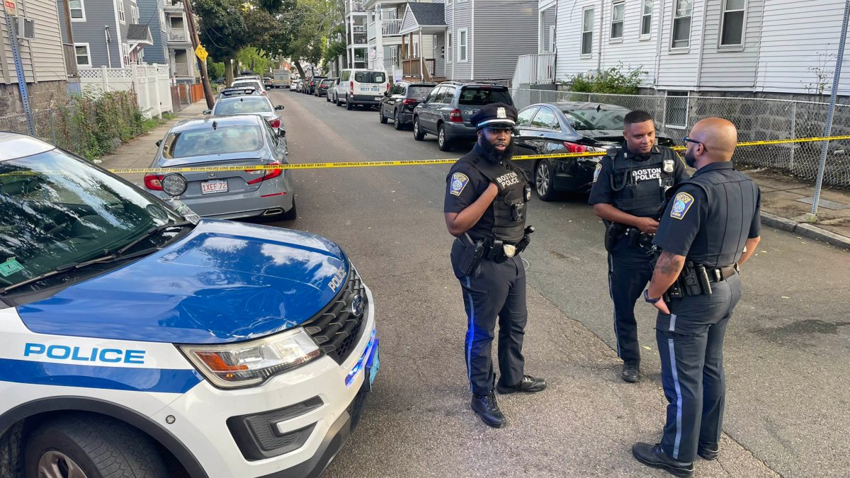 Mueren dos personas en un tiroteo en Dorchester, confirman las autoridades