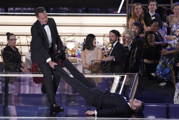 Will Arnett y Jimmy Kimmel en los premios Emmy / Gtres