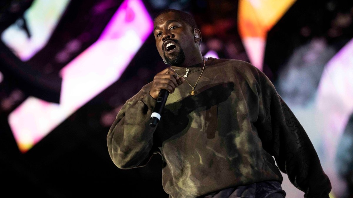 Estas son las populares marcas de moda que suspendieron su colaboración con Kanye West