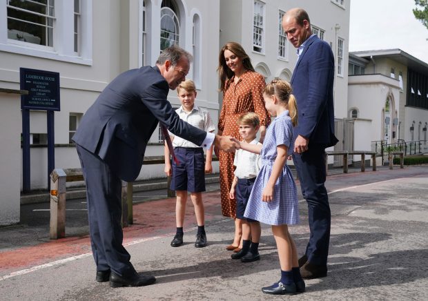 Los duques de Cambridge acompañando a sus hijos al colegio / Gtres