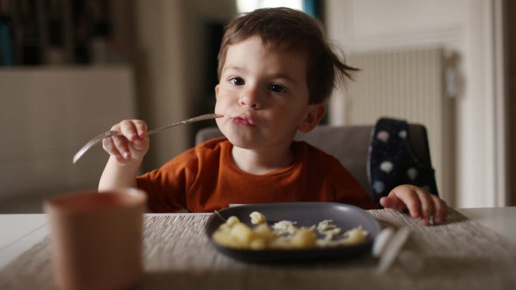 Acusan a 47 personas por presunto fraude en ayudas alimentarias a niños necesitados