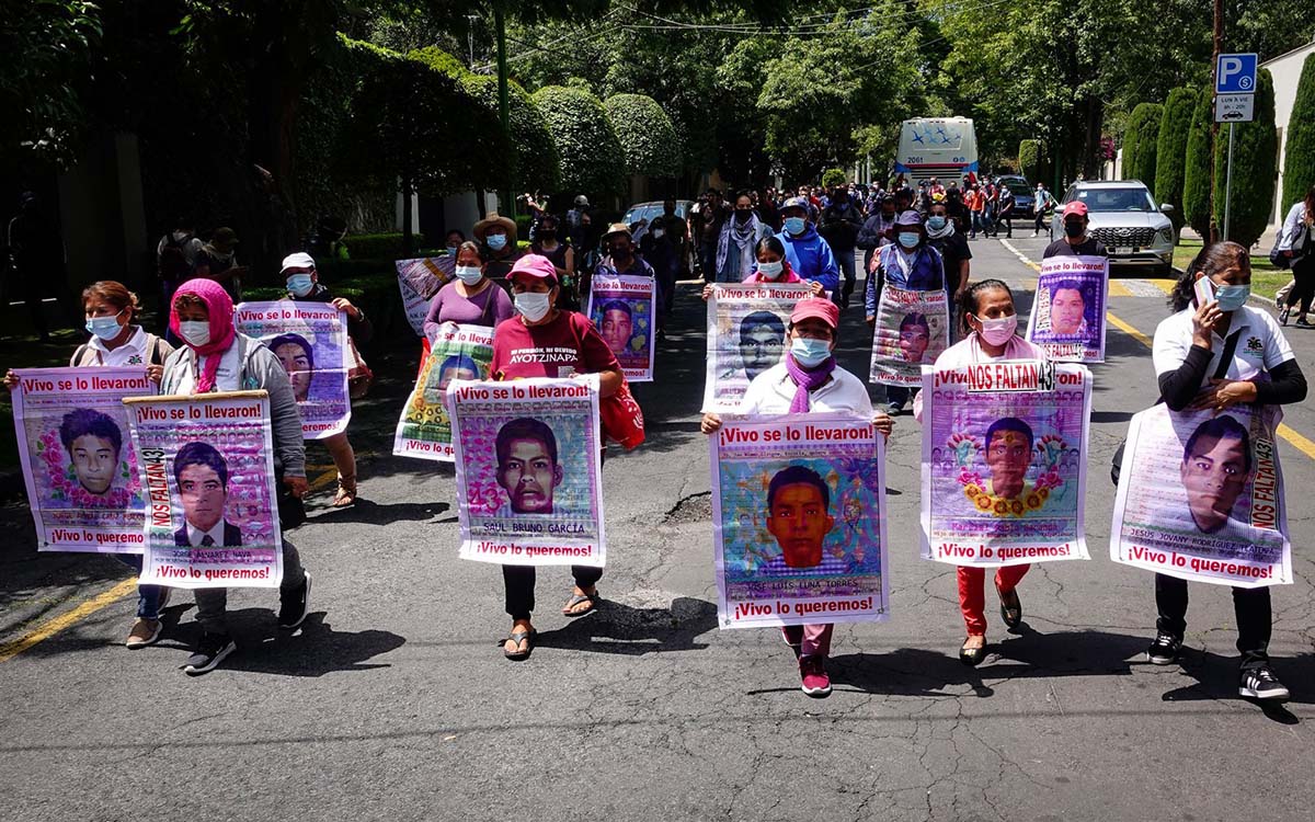 8 años de Ayotzinapa: estas son las marchas que habrá para exigir justicia