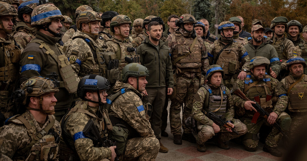 Actualizaciones de la guerra de Ucrania: Zelensky visita Izium, una ciudad incautada en una ofensiva reciente