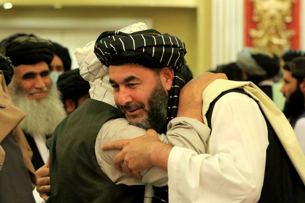 Afganistán libera a su último prisionero estadounidense en un intercambio de reos entre Washington y los talibanes