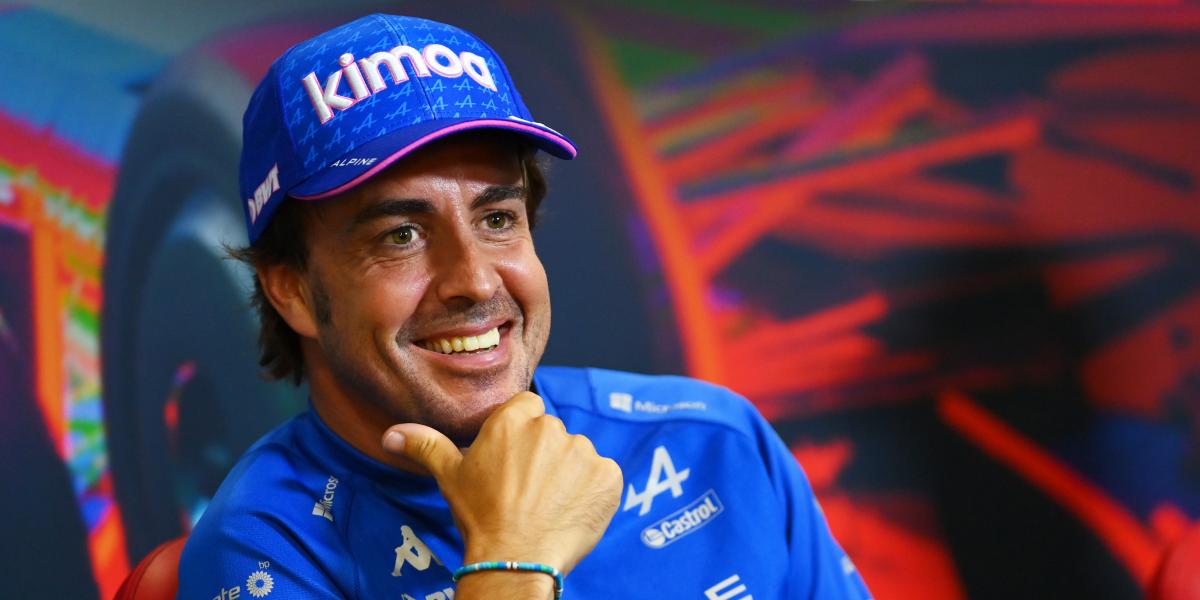 Fernando Alonso presume de su nueva joya: "Qué coche tan maravilloso"