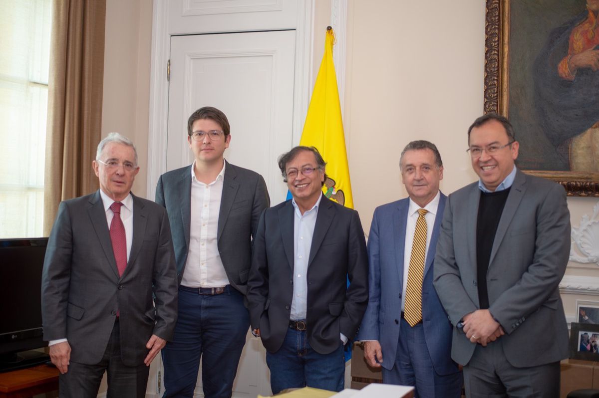 Álvaro Uribe: “Contribuiremos a que el de Petro sea un Gobierno de democracia social”