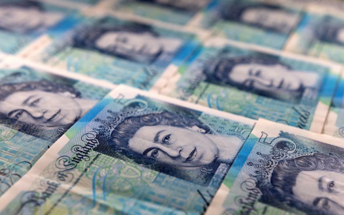 Billetes con la cara de Isabel II siguen vigentes, aclara Banco de Inglaterra