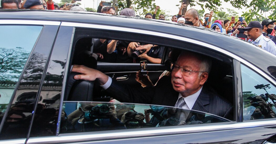 Bolsos Hermès y millones en efectivo: la caída de Najib Razak de Malasia
