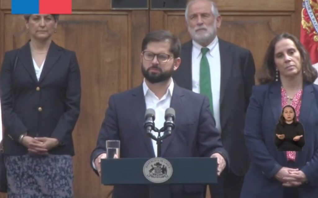 Boric hace cambios en su gabinete tras derrota en referéndum; "Duele, pero es necesario"