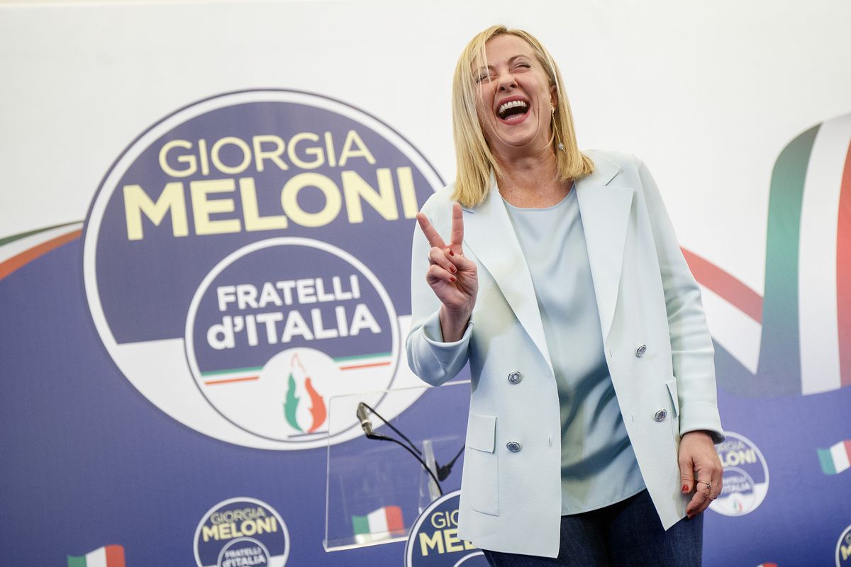 Bruselas ve con inquietud la victoria de Meloni en Italia mientras los euroescépticos le dan la bienvenida