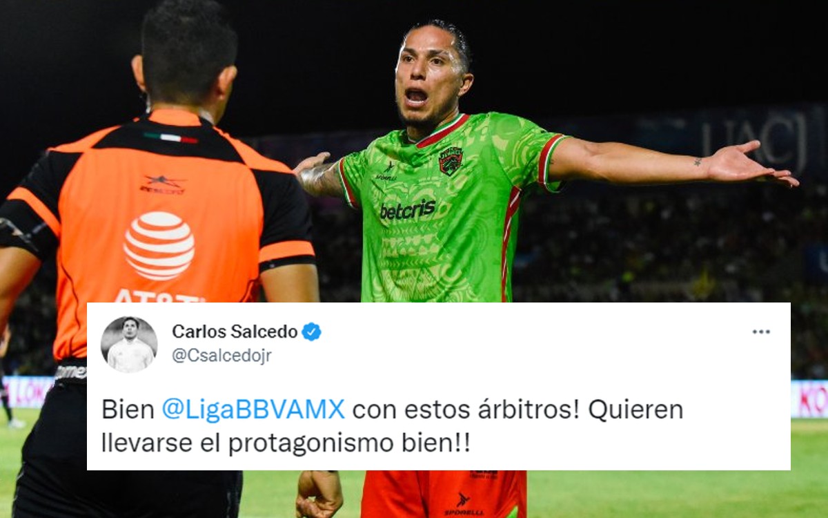 Carlos Salcedo tuitea a medio partido en contra de la Liga MX y sus árbitros | Video