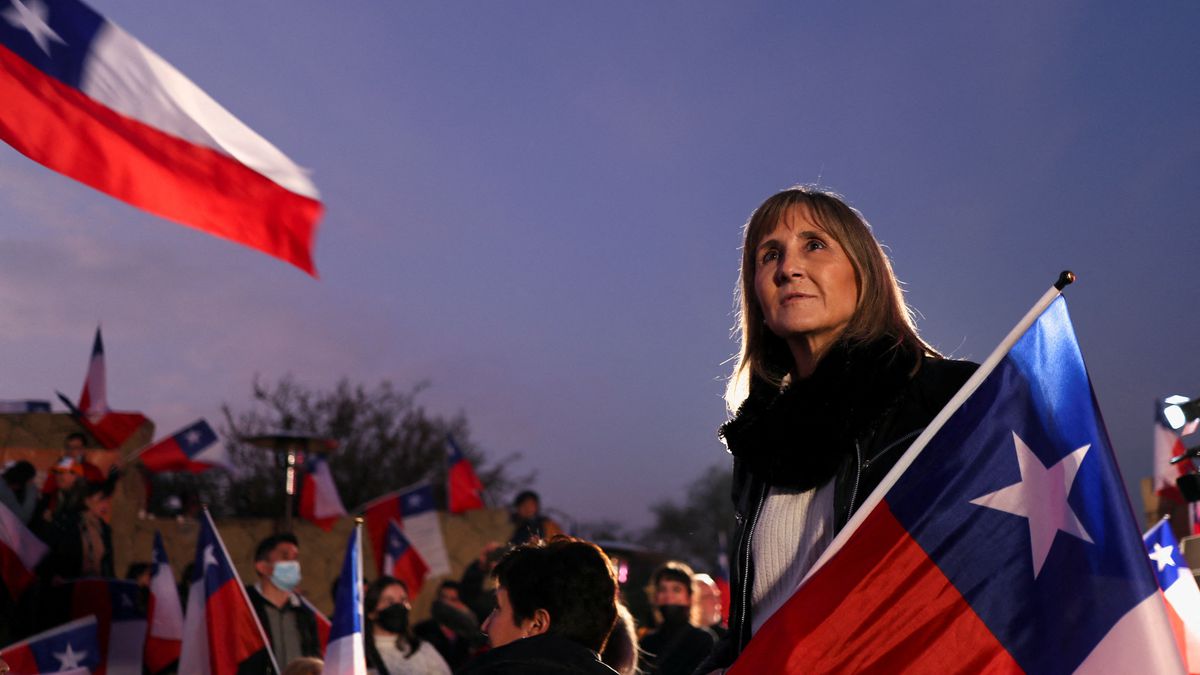 Chile vota dividido el destino de la nueva Constitución