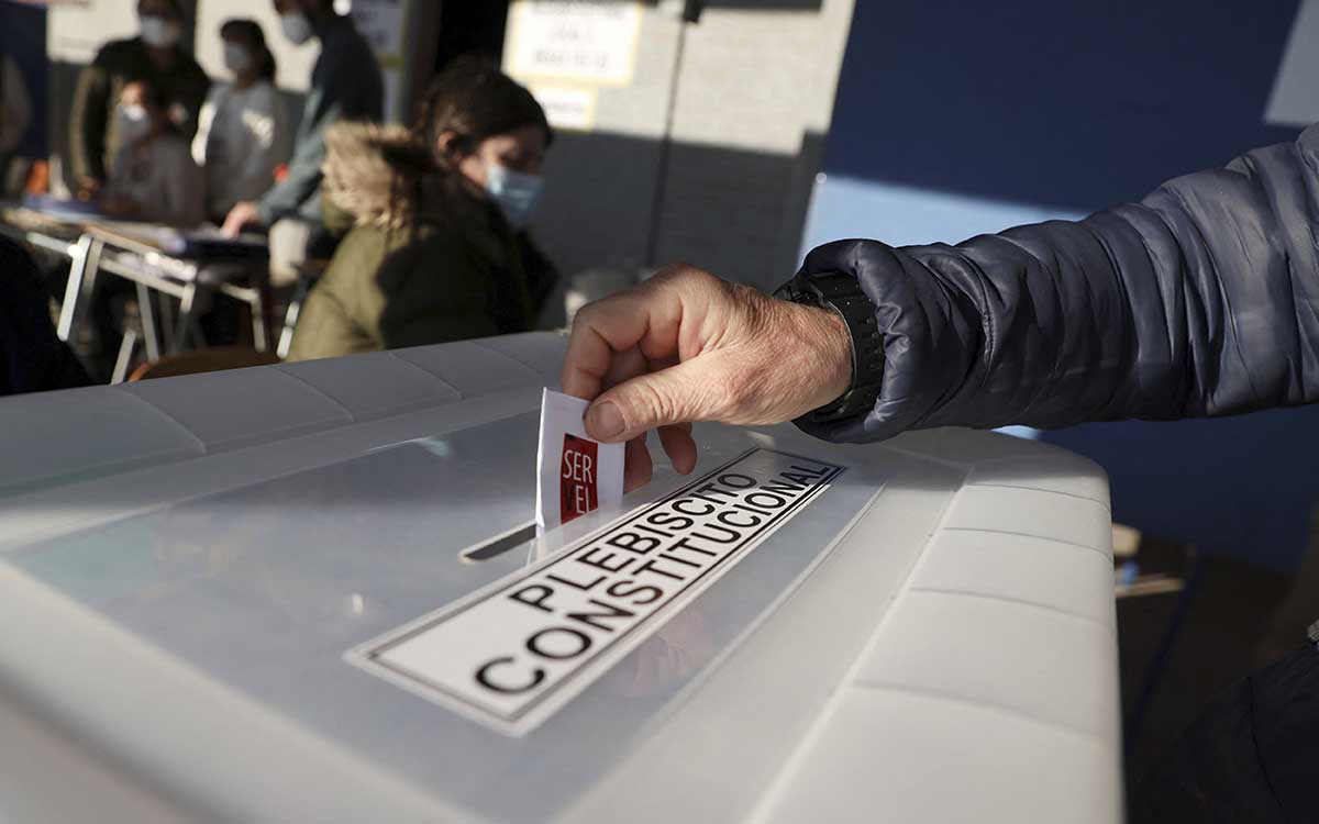 Comienza la votación en el referéndum de la nueva constitución en Chile