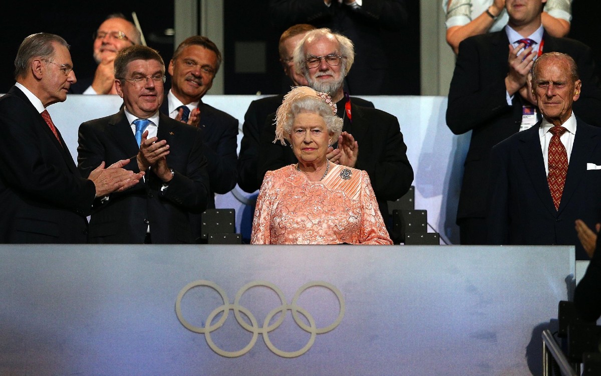 Comité Olímpico Internacional rinde homenaje a la reina Isabel II | Video