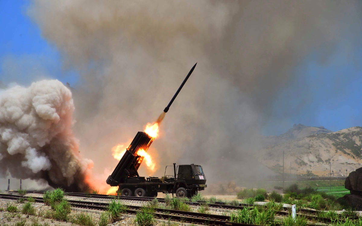 Corea del Norte disparó misil; Japón pidió a población buscar refugio