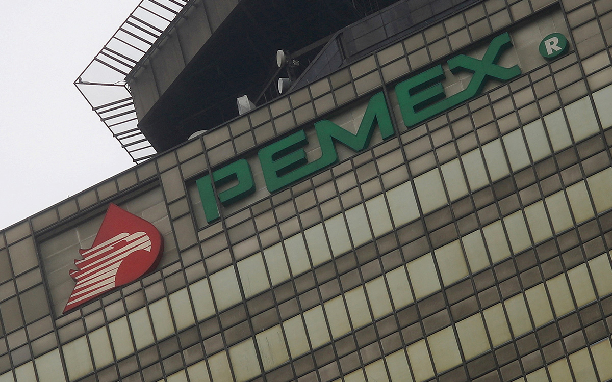 Pemex firma contrato de 1,500 millones de dólares para extracción de gas