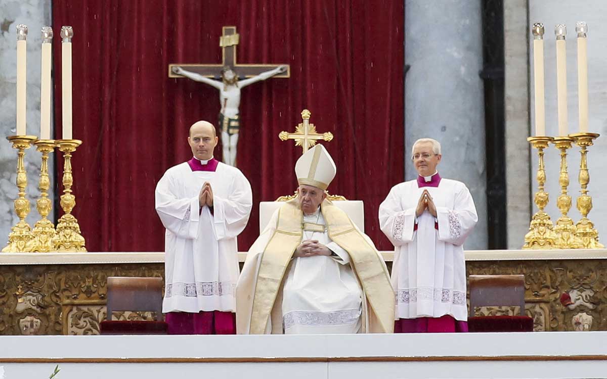 El Papa pide detener la "gran guerra mundial" que vive el mundo