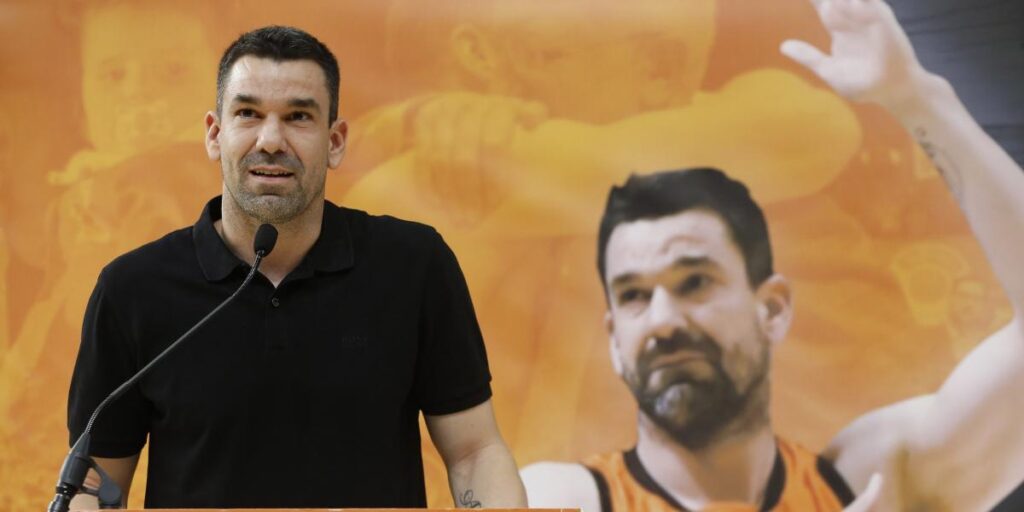 El Valencia Basket retirará el domingo el dorsal 17 de Rafa Martínez