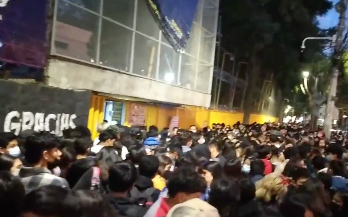 Encapuchados toman la Prepa 5 de la UNAM e impiden acceso a alumnos | Video