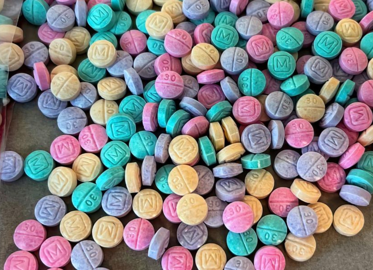 ‘Fentanilo arcoíris’, la nueva estrategia de traficantes para que niños consuman la droga