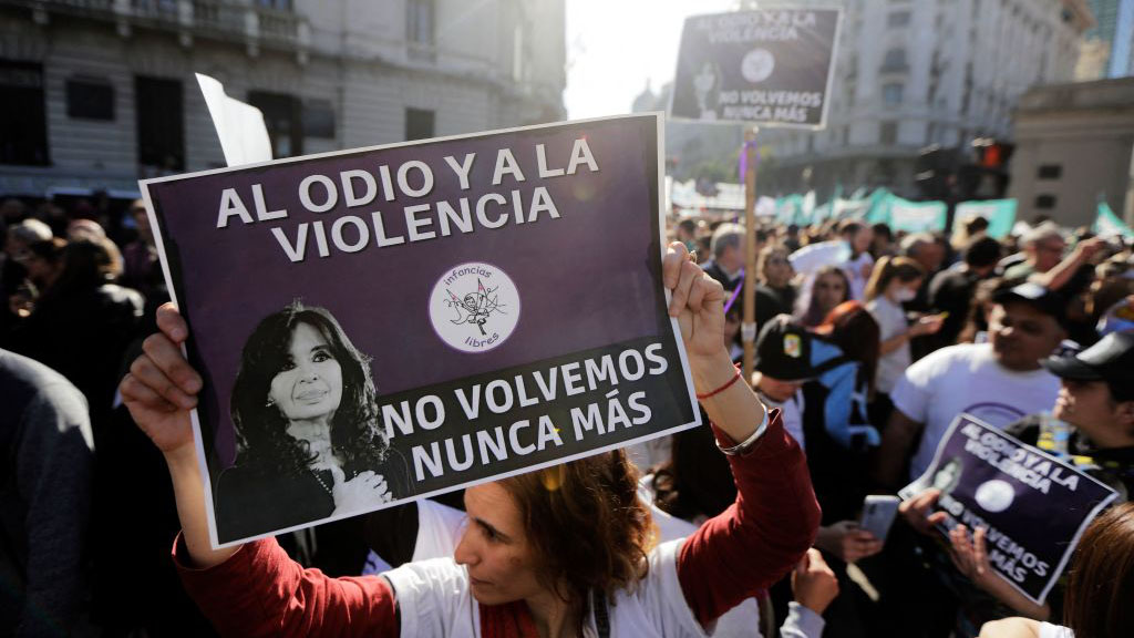Fotos complican a los detenidos por el ataque contra Cristina Fernández de Kirchner