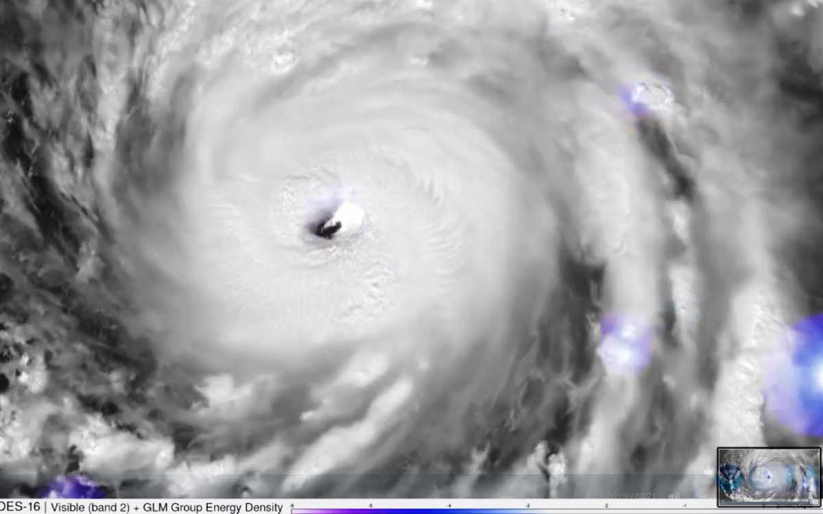 Imágenes satelitales muestran rayos dentro del huracán Ian mientras va contra Florida