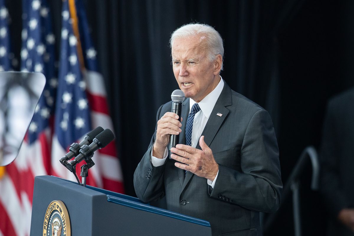 Joe Biden señala al enemigo
