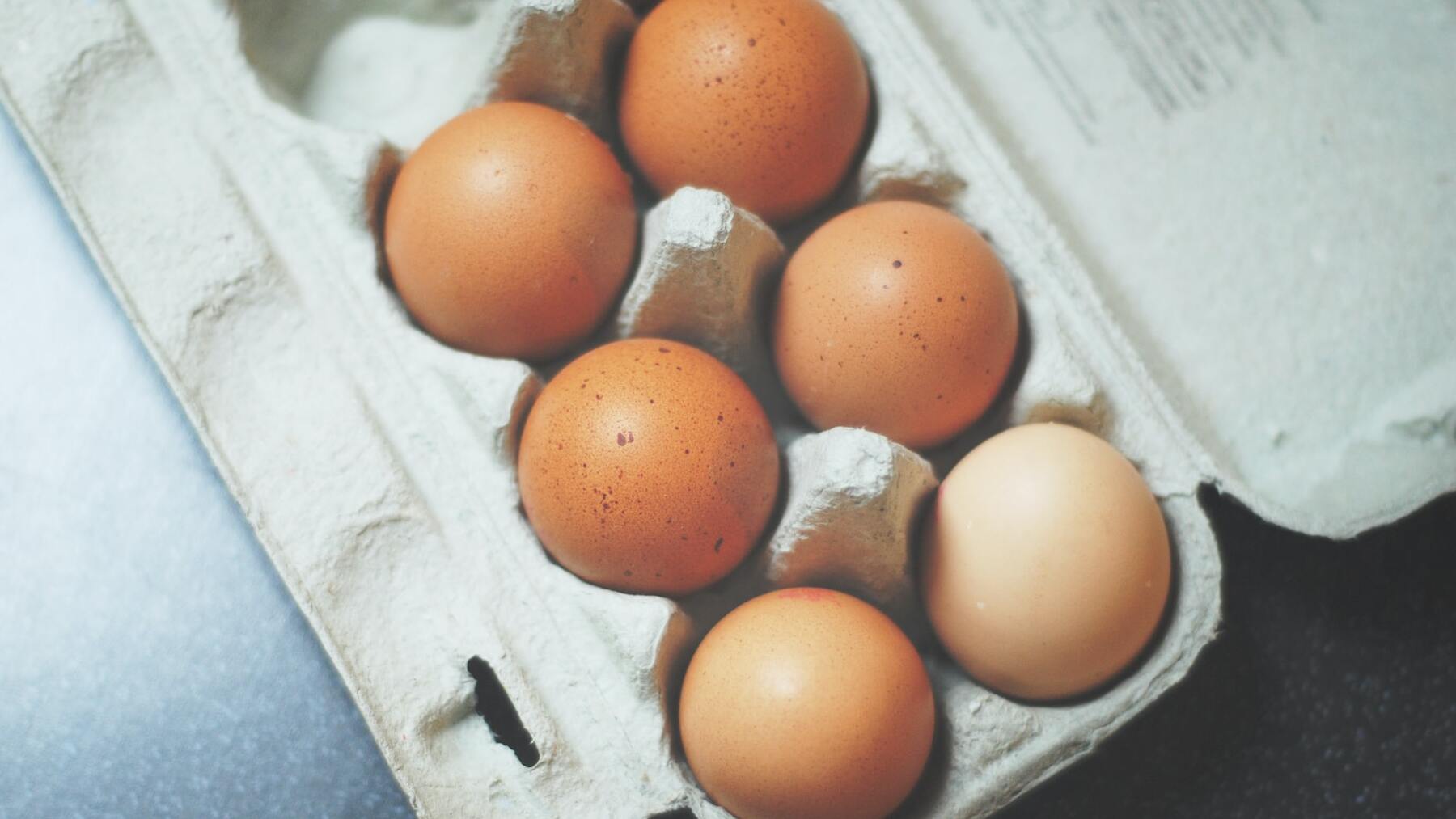La increíble razón por la que los huevos se venden en docenas