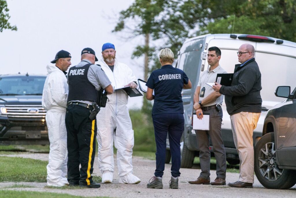 La policía persigue a los sospechosos de la matanza en Canadá en un área tan vasta como media Europa