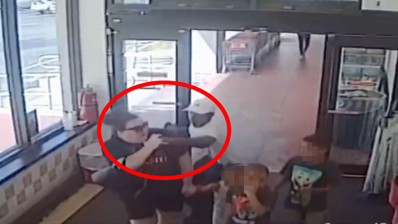 Lastiman a una mujer tras robarle una cadena en un supermercado de North Lauderdale