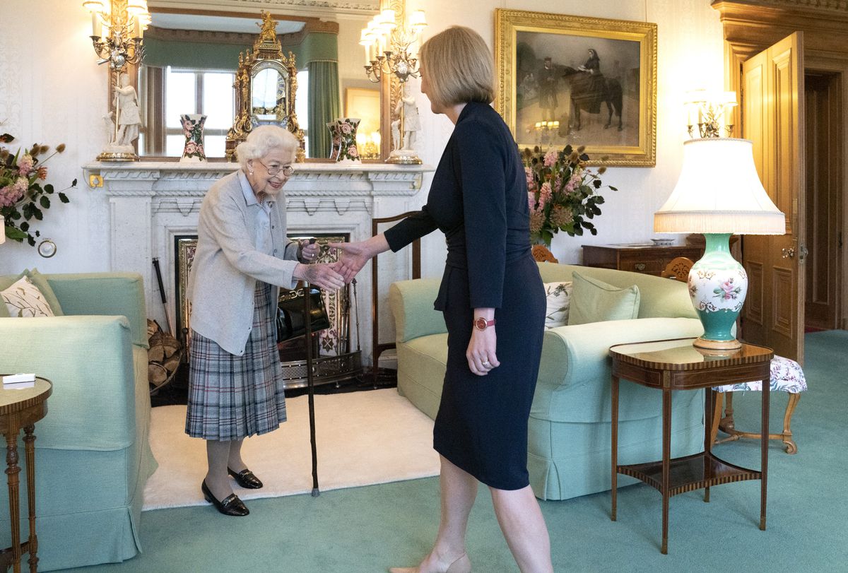 Liz Truss ya es la primera ministra del Reino Unido tras recibir el mandato de Isabel II