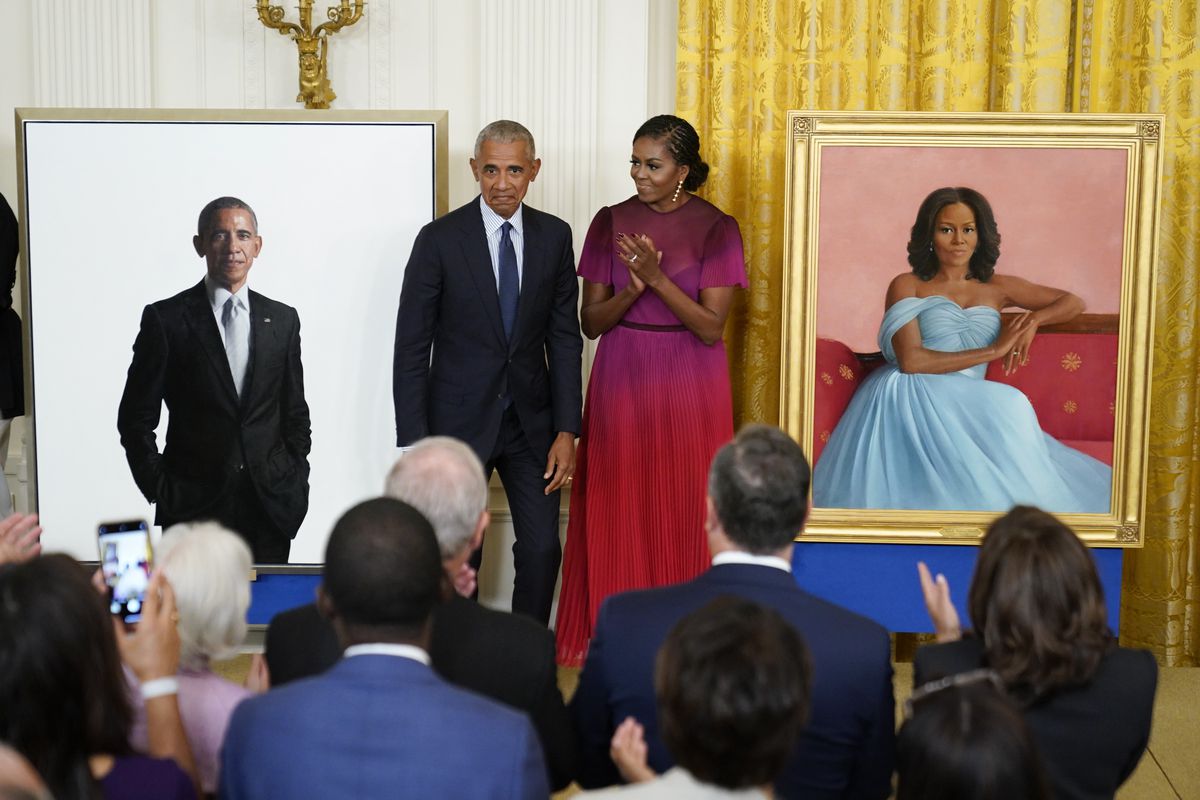 Los Obama vuelven a la Casa Blanca para descubrir sus retratos oficiales