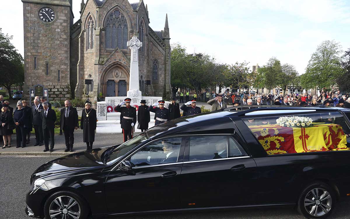 Los restos de Isabel II viajan de Balmoral a Edimburgo | Fotos