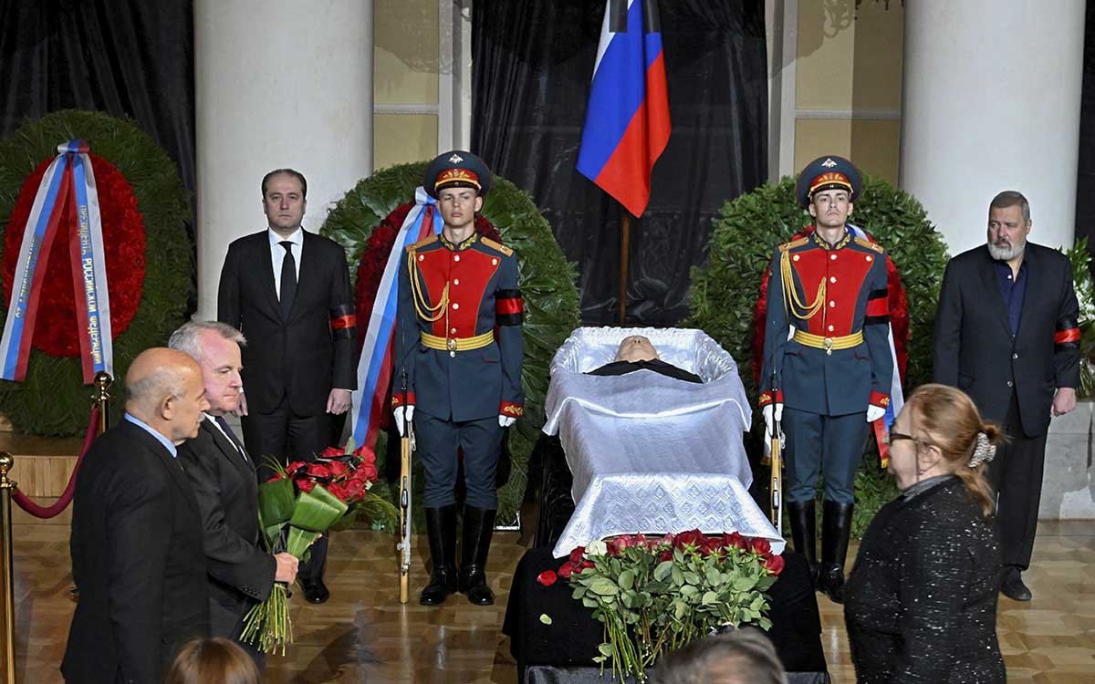 Miles de personas despiden a Gorbachov en un funeral sin Putin ni homenajes de Estado